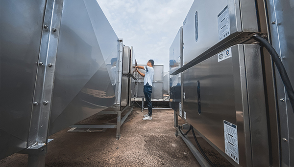 安陽:油煙凈化器安裝排放不達標的,下達整改通知書限期整改